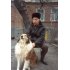 Бондаренко с собакой Джеком во дворе своего дома